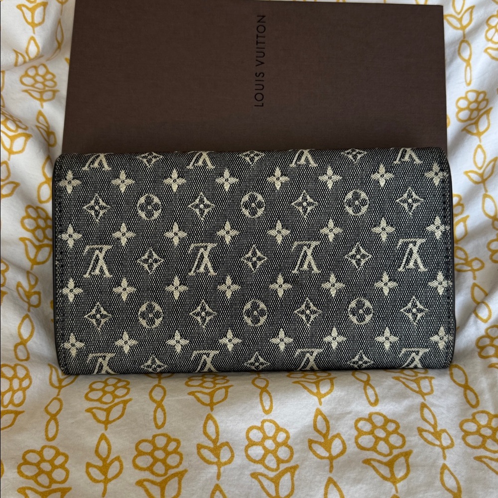 Louis Vuitton Mini Lin Porte-Tresor International Wallet - Picture 2 of 6
